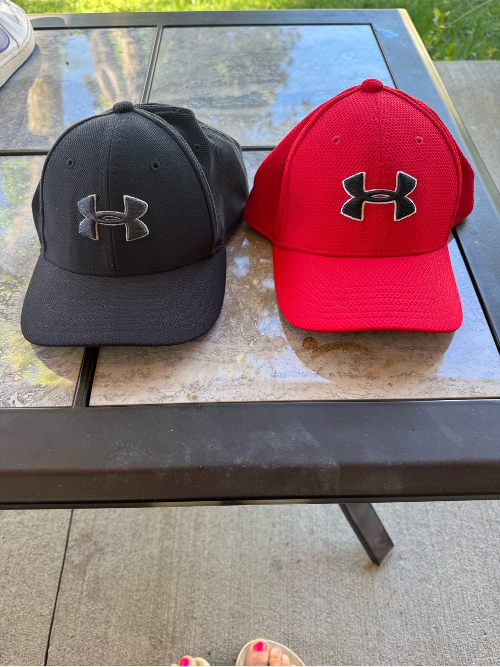Under Armour Men's Mesh Sport Caps - Black & Red